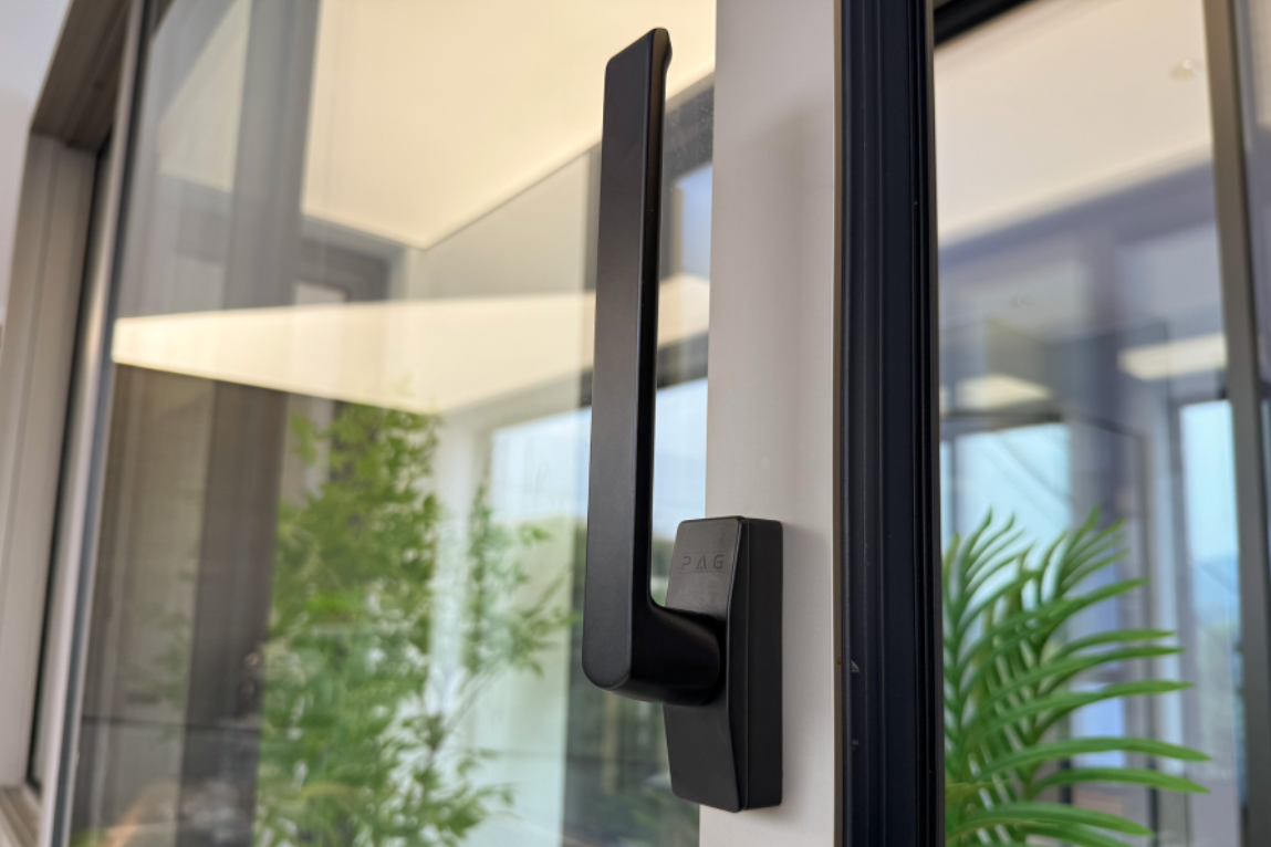 Smart New YF-120 Side-Pressure Window