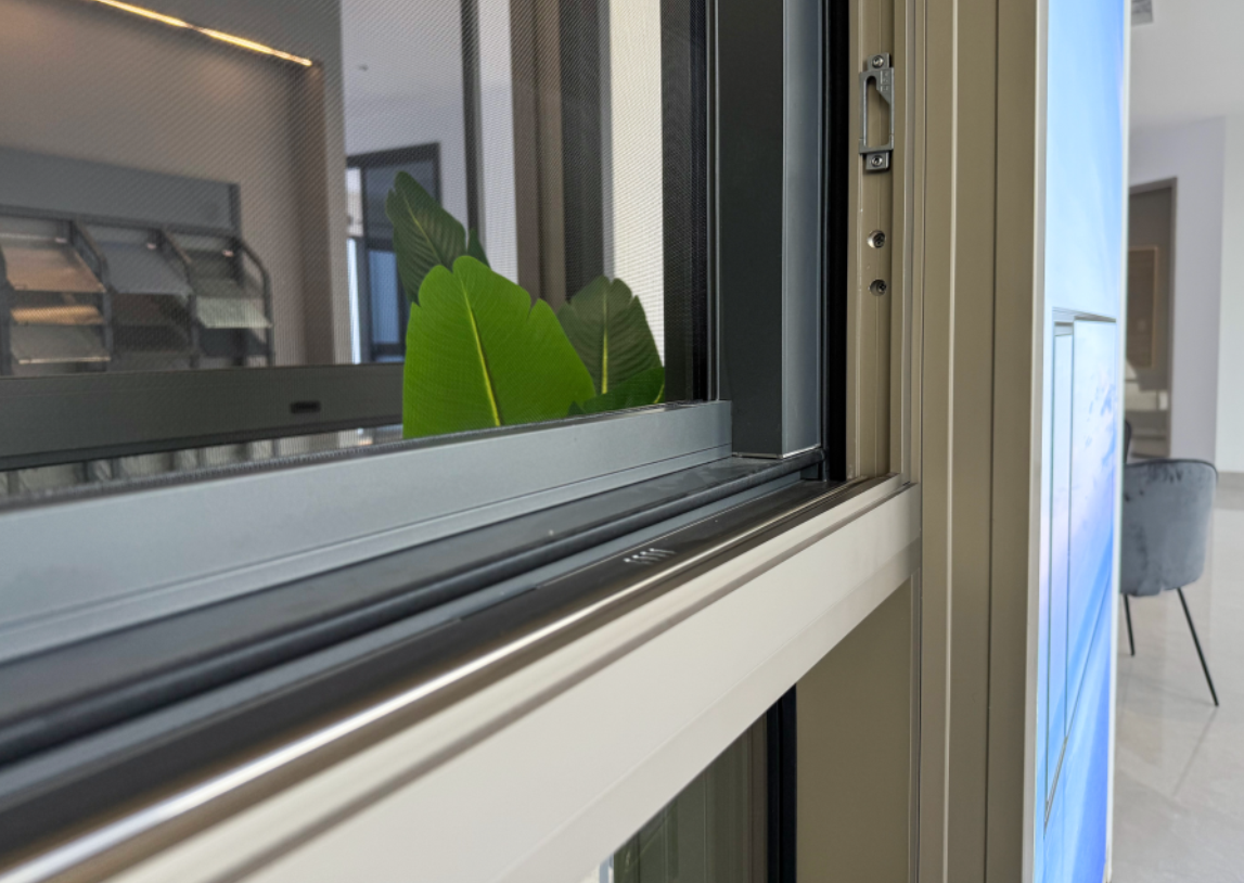 Smart New YF-120 Side-Pressure Window